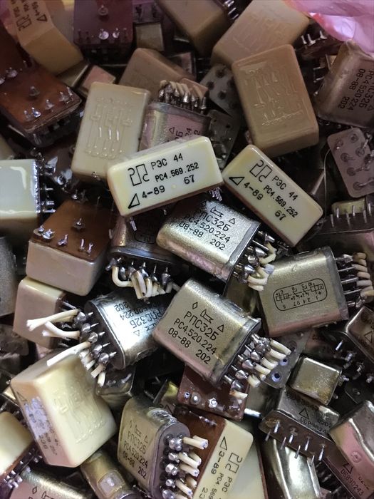 Транзистори, кнопки, тумблери, перемикачі, реле, роз‘єми, мікросхеми