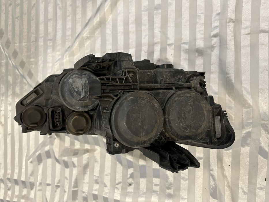 VW B8 передні фари