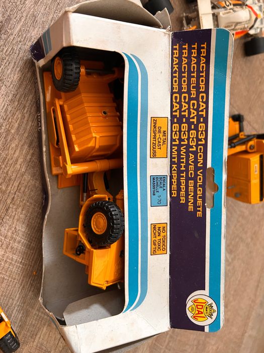 JOAL CAT‑631 – Miniatura Die‑Cast 1:70 – Com Caixa