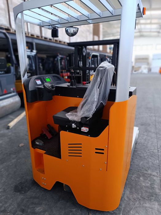 Empilhador retrátil eletrico