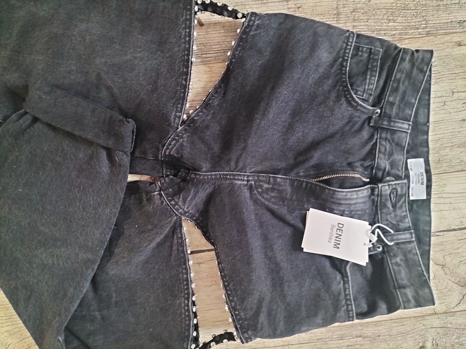 Джинсы Bershka MOM