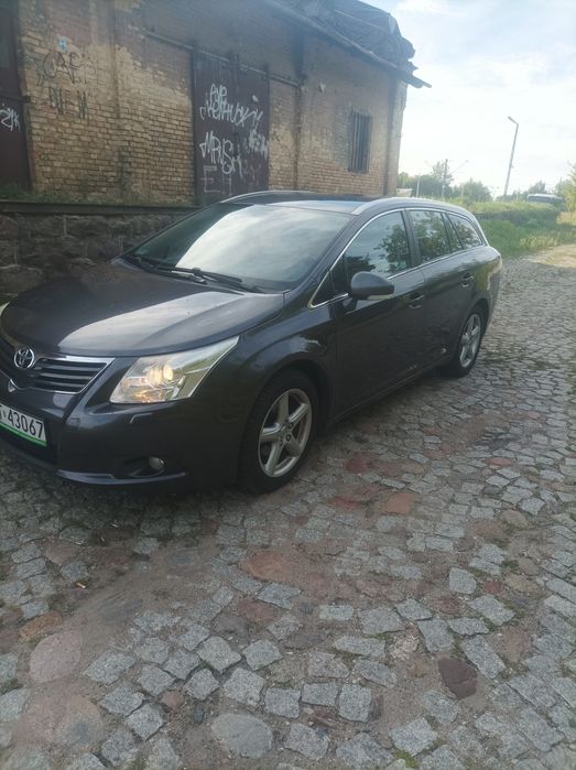 Toyota Avensis benzyna