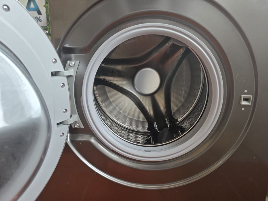 Máquina de lavar roupa com 2 meses