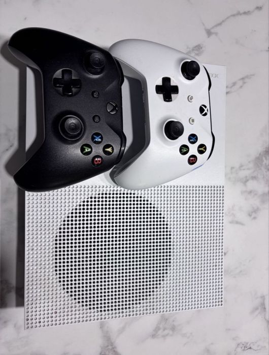 Xbox One S + dwa pada -1 TB