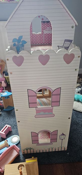 Domek drewniany dla lalek