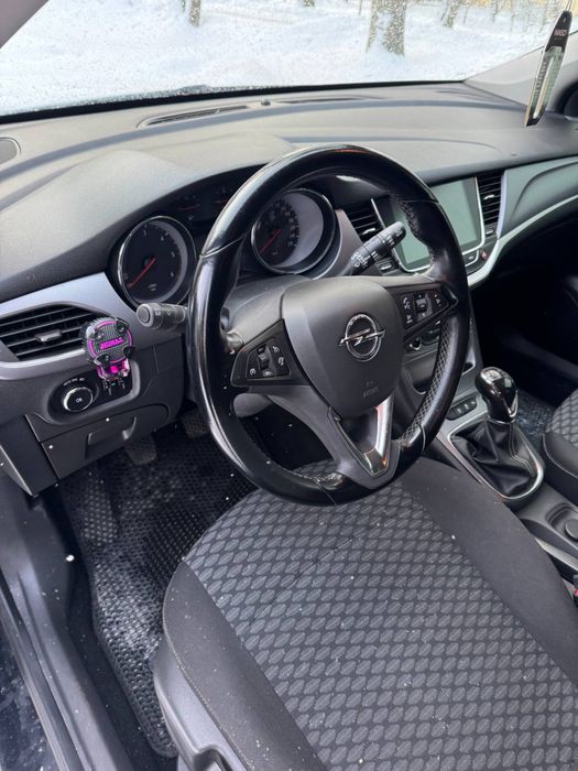 Продам власний автомобіль Опель Астра К