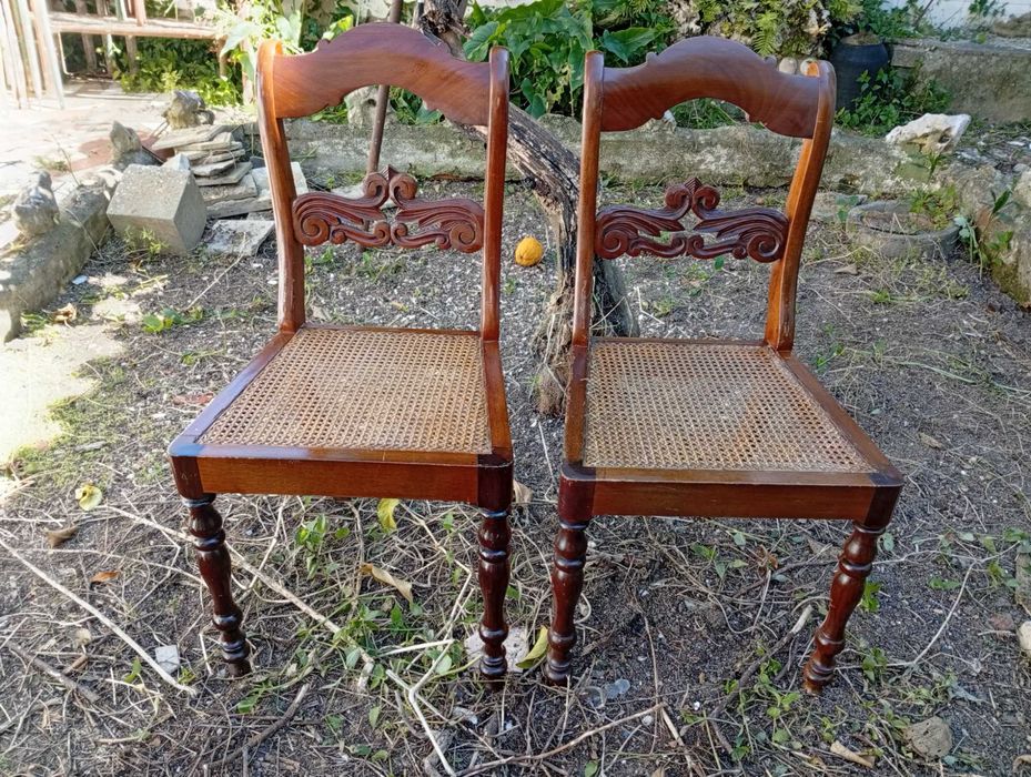 3 cadeiras antigas em palhinha e madeira nobre