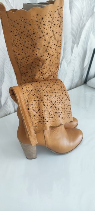 Продам жіночі чоботи весняні