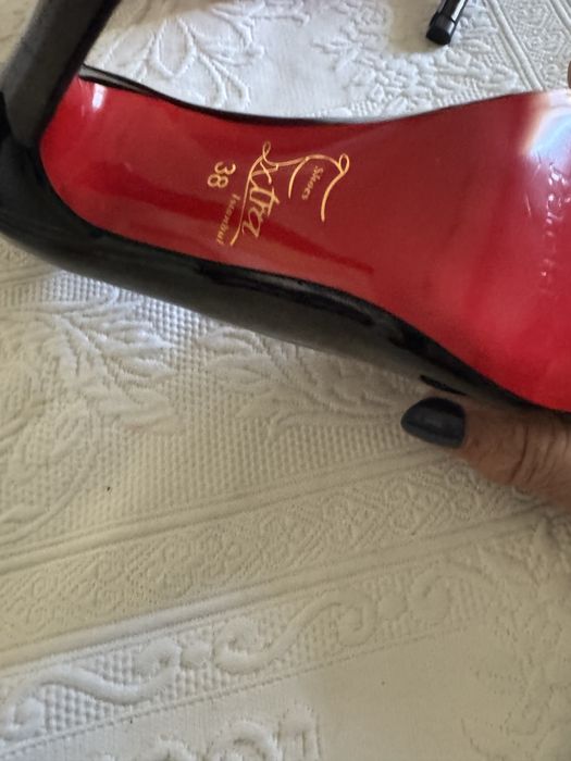 Sapatos verniz preto s christian loubotin numero 38