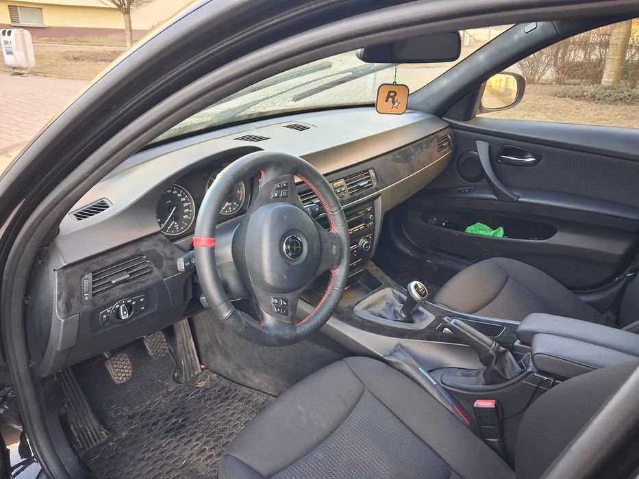 BMW E91 318d 2012 Uszkodzony