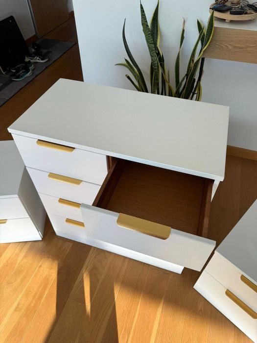 Conjunto de Comoda e 2 mesas de cabeceira