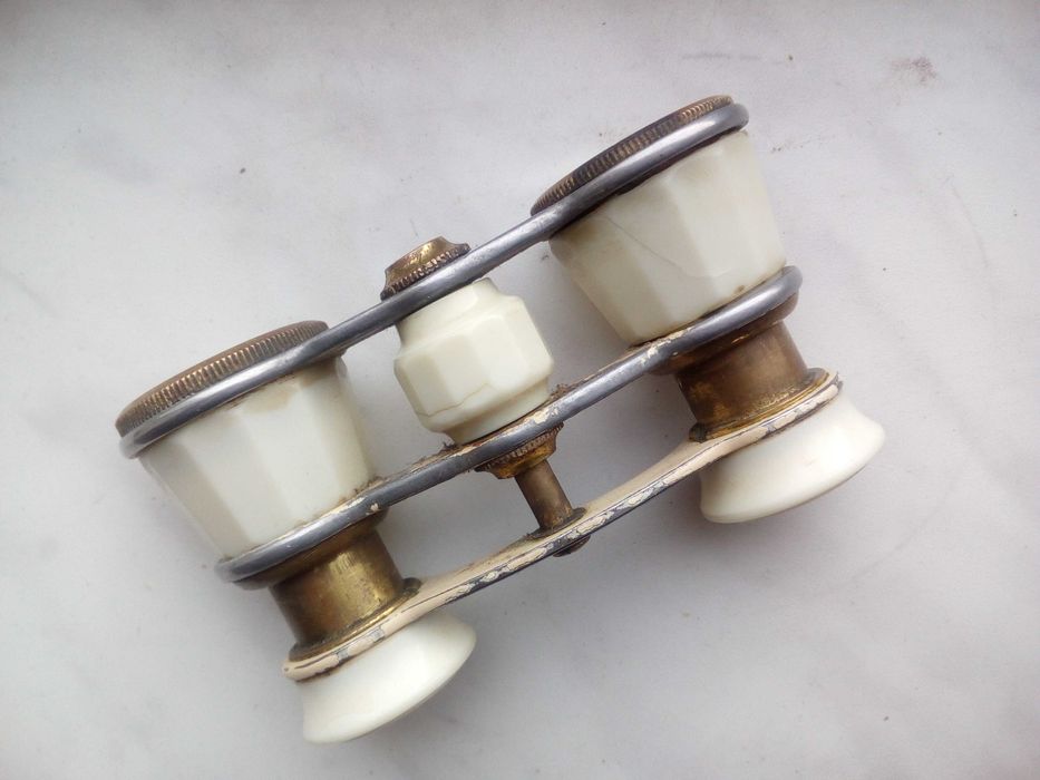 Биноколь театральный.