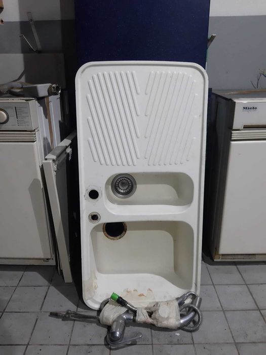 Lava louças e torneira