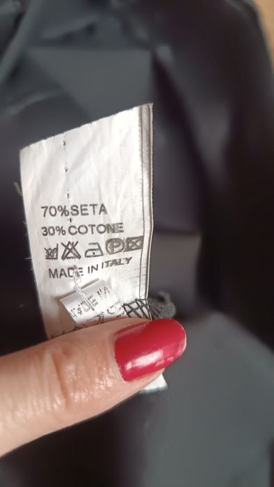 Spódnica czarna, klasyczna, moda włoska