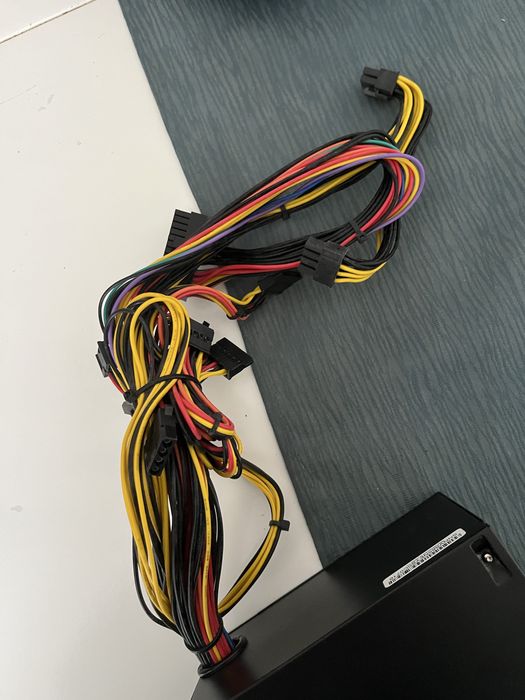 Fonte aerocool 650W - Pouco uso
