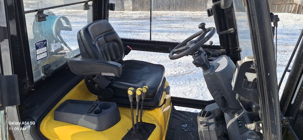 HYUNDAI 35  kabina OGRZEWANA przesuw wózek widłowy widlak toyota linde