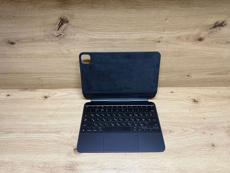 Оригінал Apple Magic Keyboard з трекпадом (MWR23) для iPad Pro 11” M4