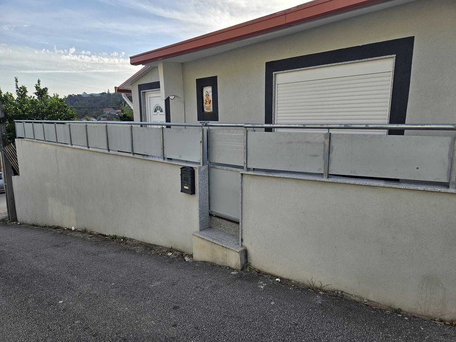 Serralharia/ serralheiro ferro e alumínio no Porto.