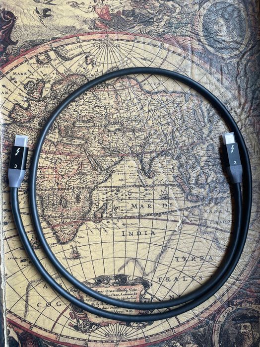 Cabo Thunderbolt 3 - Como Novo