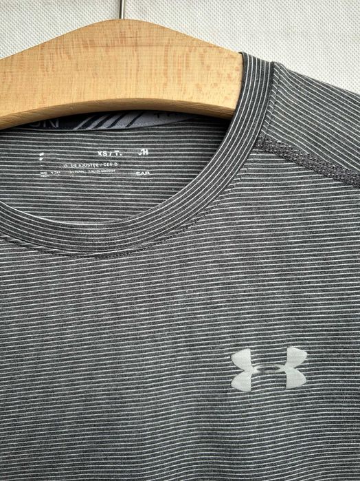 Under Armour _ Szarasportowa koszulka XS