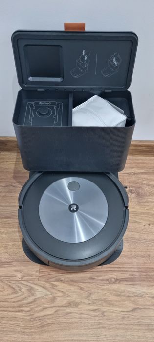 iRobot Roomba j7+ – Robot Odkurzający z Stacją Opróżniającą
