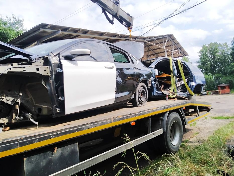 Вантажний евакуатор рівне 10 тон трал лафета грузова перевезти трактор