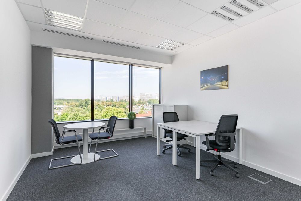 Wynajem biura w Warszawie:Znajdź 3-4 osobową w Regus Solec