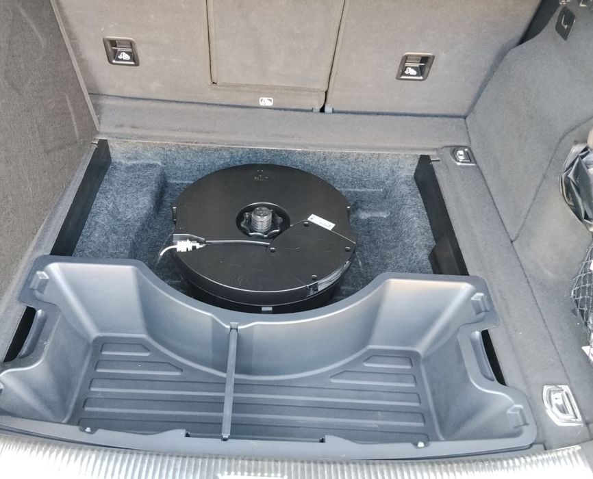 Сабвуфер Audi Q5 Сааб