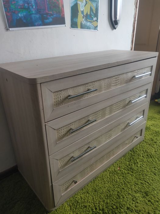 Комод светлый (возможна доставка)