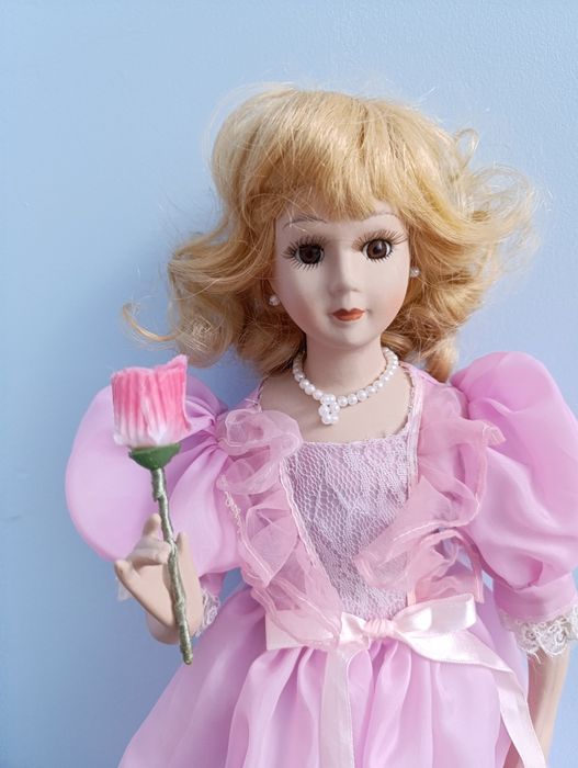 Лялька фарфорова дуже велика Ідеальна