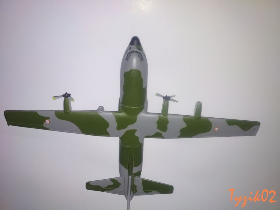 Модель самолета C-130 Hercules/модель C-130 «Геркулес»