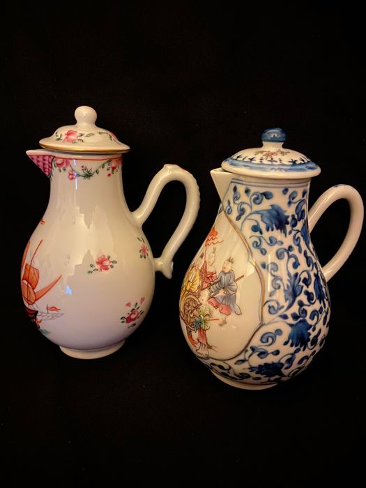 Par de leiteiras com tampa em porcelana coleção