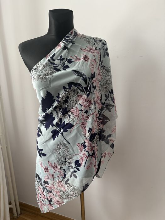 Elegancki Szalik/Chusta AVON – motyw kwiatowy na turkusowym tle