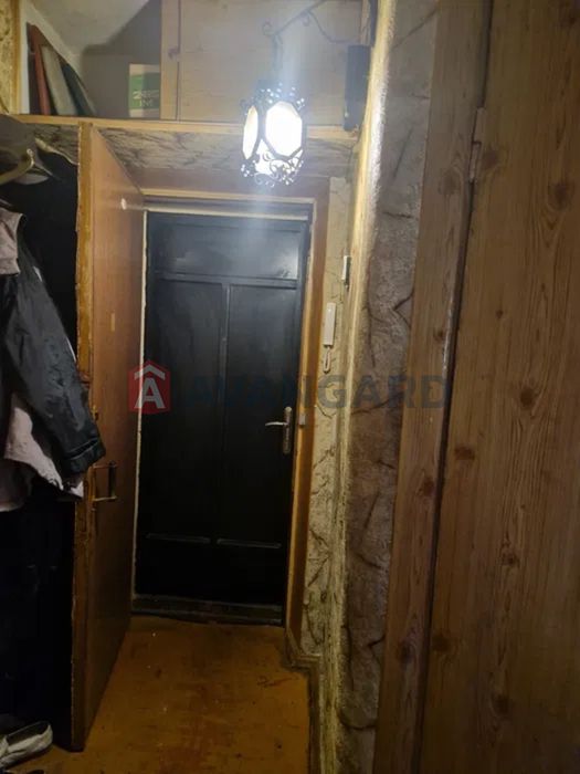 Продаж 2 к кв К-Карого,13. Середній поверх.