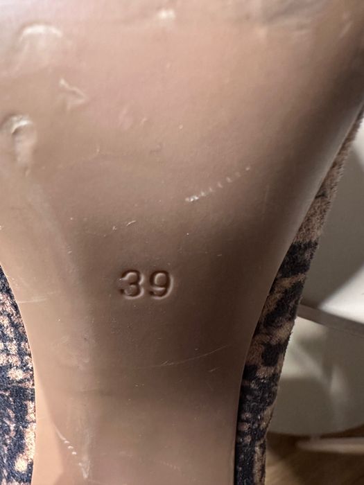 Botki na obcasie H&M wężowy wzór 8,5 cm – stan bdb