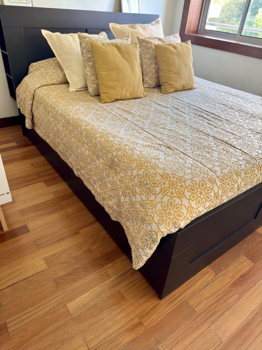 Cama casal IKEA (160*200) com cabeceira