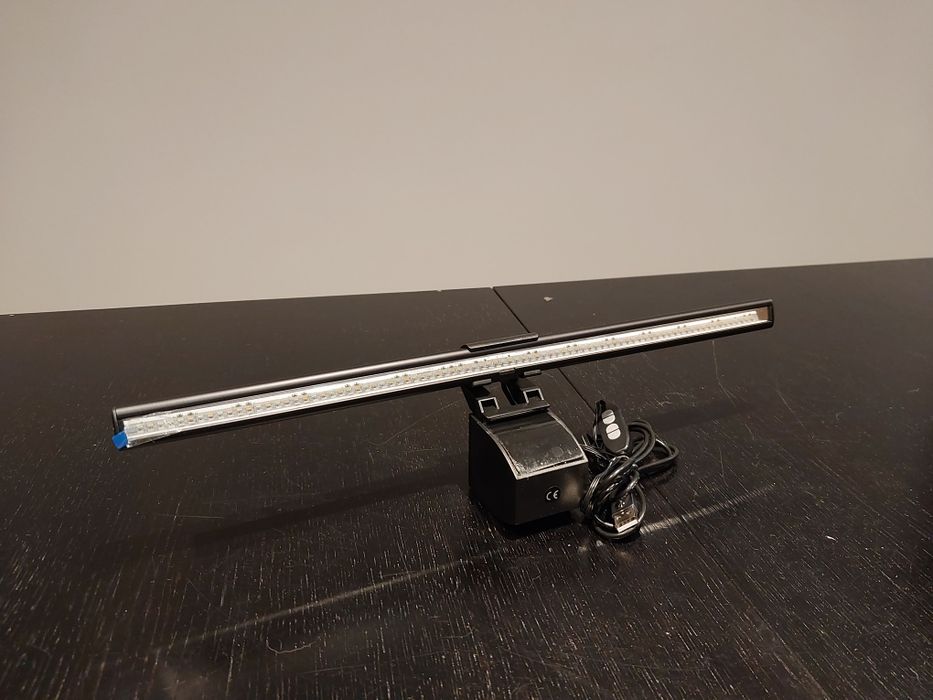 Lampa Vansky 84 LED Smart screen na monitor 40cn