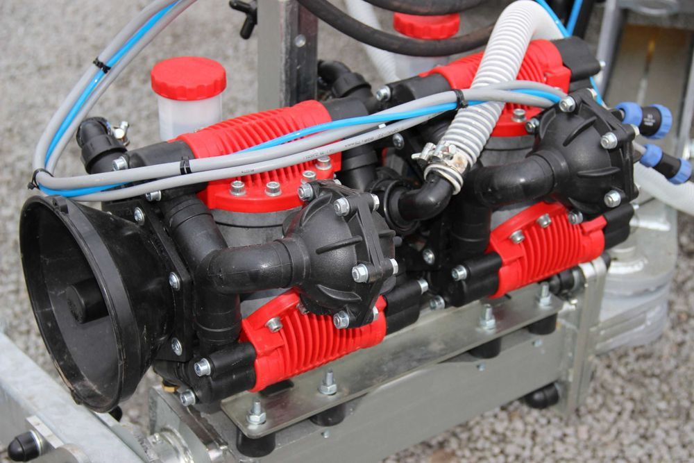 Opryskiwacz ciągany zaczepiany hydrauliczny przyczepiany Tolmet Borys