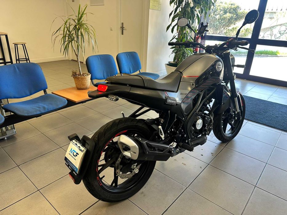Benelli Leoncino 125 de 2023 Salvado