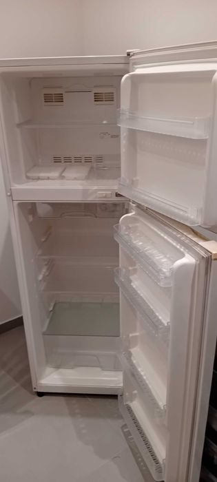 Frigorífico usado em excelente estado, no frost, dois compartimentos.