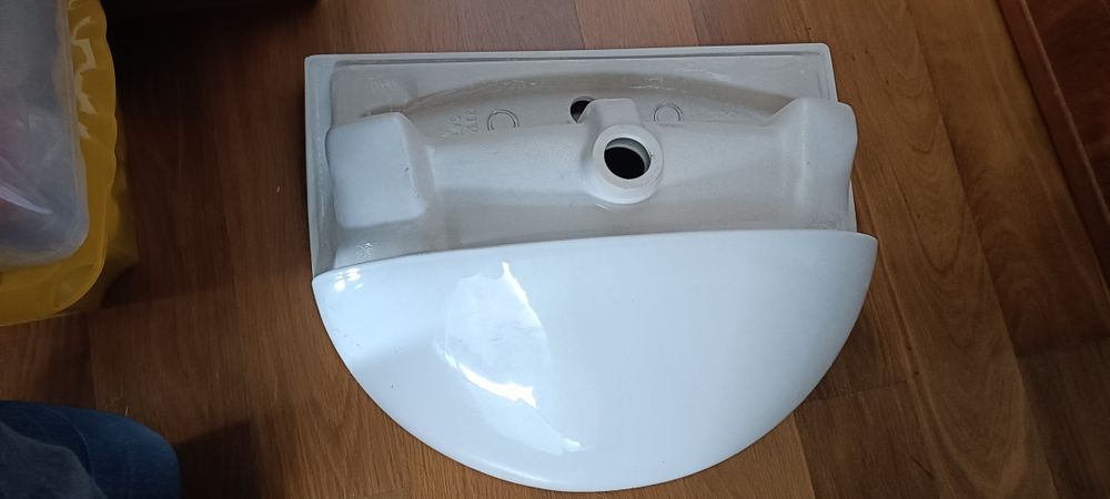 Lavatório da marca Roca novo