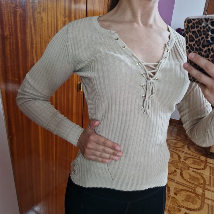 Camisola Guess canelada bege com decote lace-up | Tamanho S