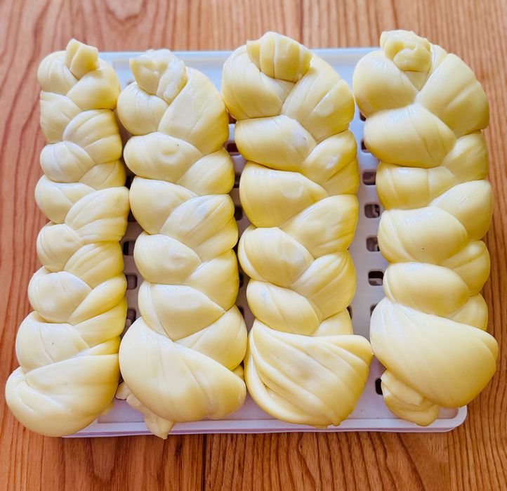 Молоко, сметана, сир кисломолочний, косичка, бринза