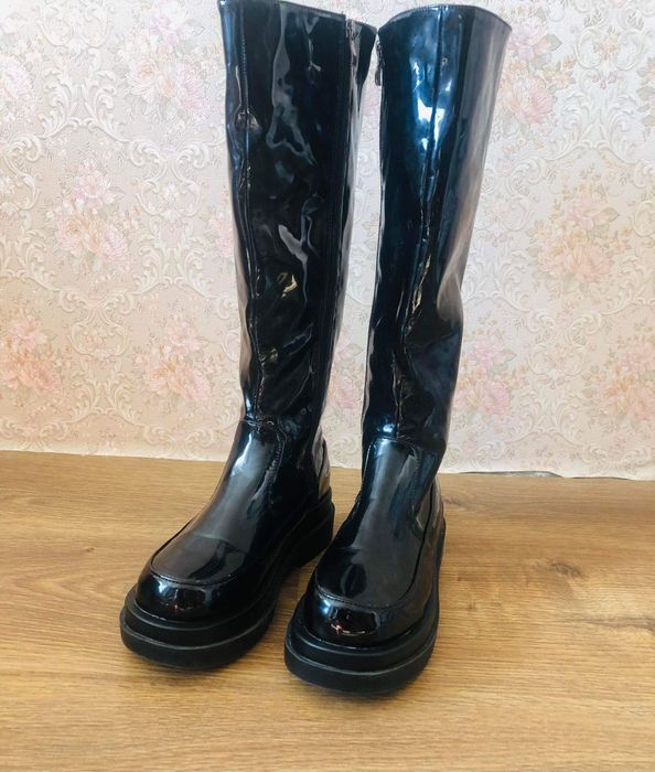 Жіночі чоботи, да лакові