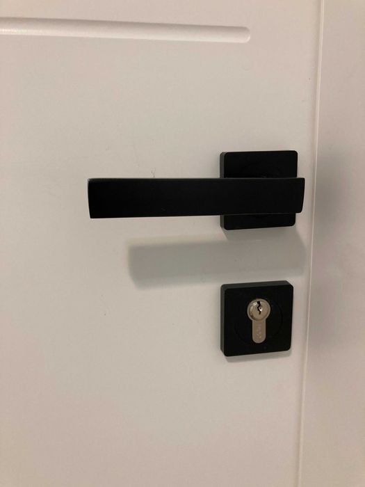 czarne klamki do drzwi , 3 zestawy, prawie nowe