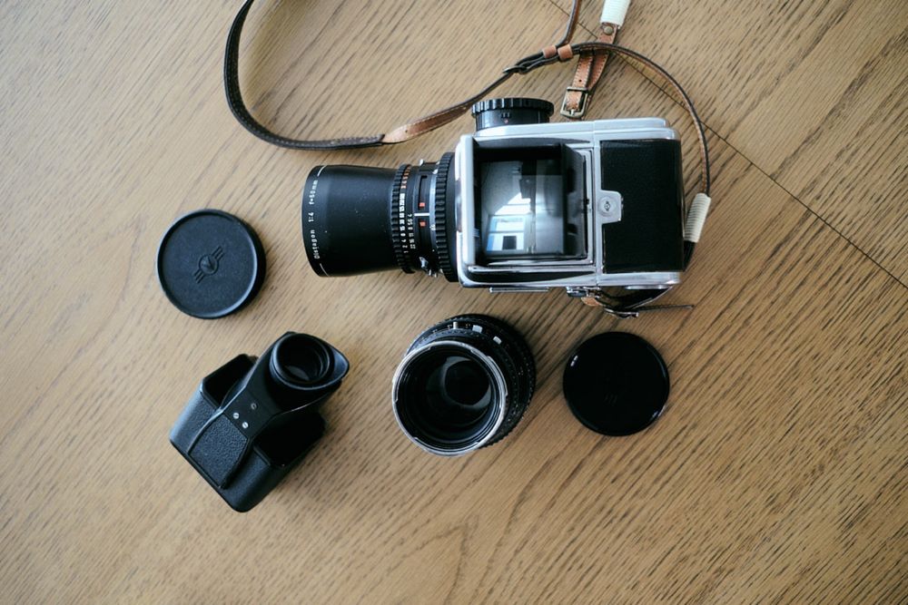 Hasselblad 500C + Zeiss Distagon 50mm + Sonnar 150mm + acessórios