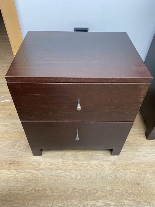 Cama de casal desmontada + 2 mesas cabeceiras