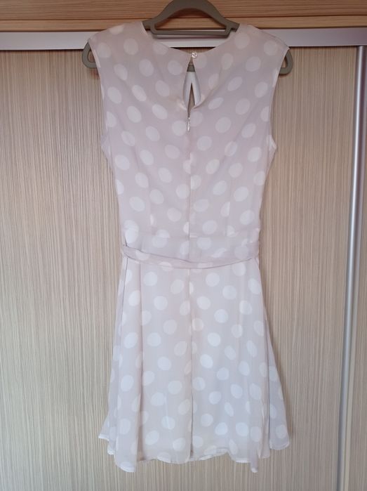 Sukienka w grochy, 36