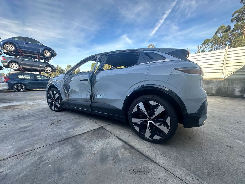 RENAULT MEGANE V E-TECH EV60 220 CV 2023 PARA PEÇAS