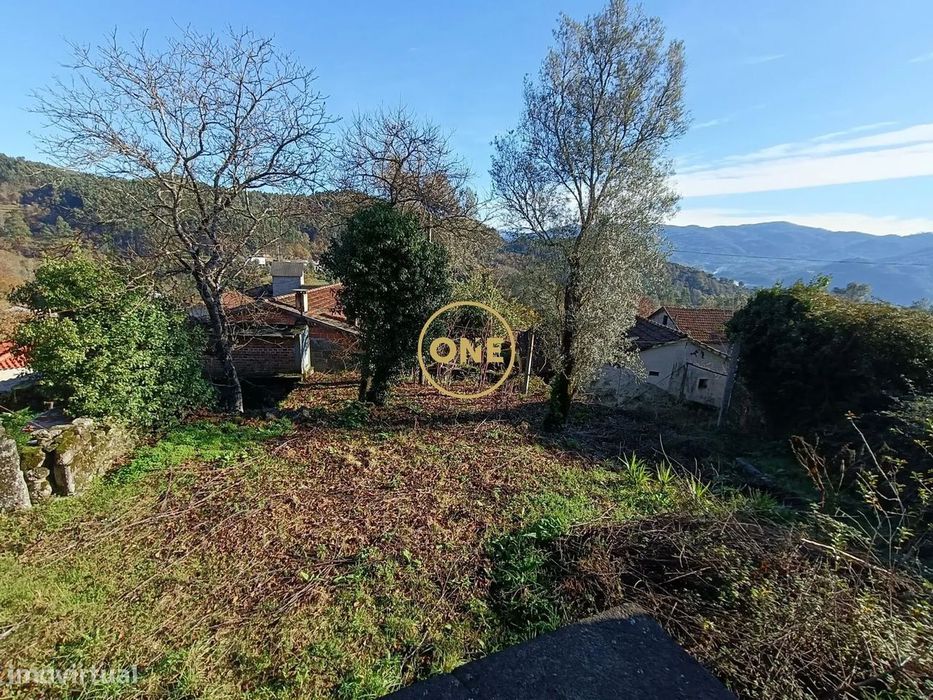 Ruina para reconstrução em Passô, Vila Verde